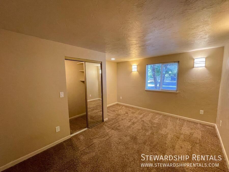 1431 1/2 W Broadway - Photo 7 of 14