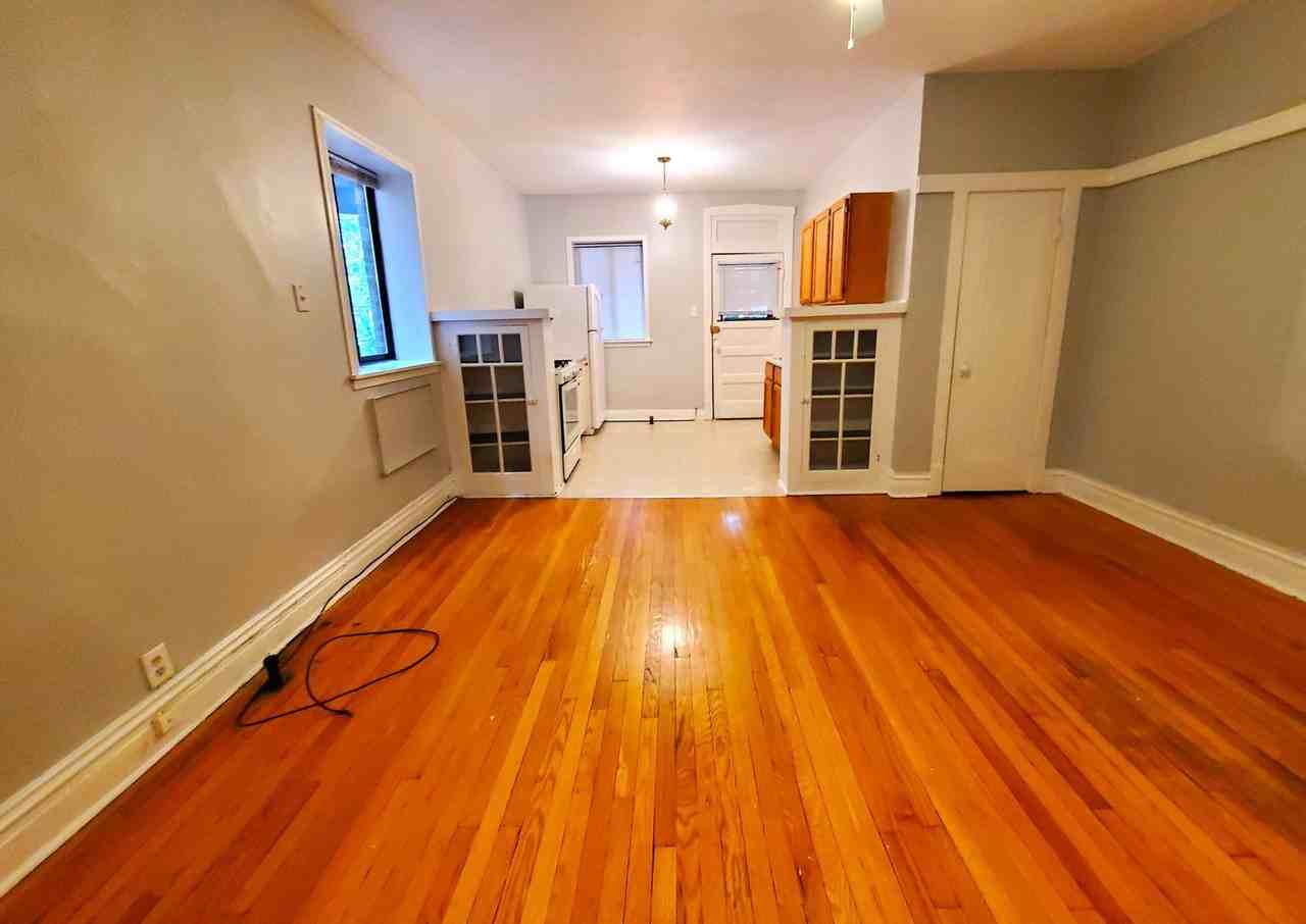 2066 W Hutchinson St #3 - Photo 6 of 17