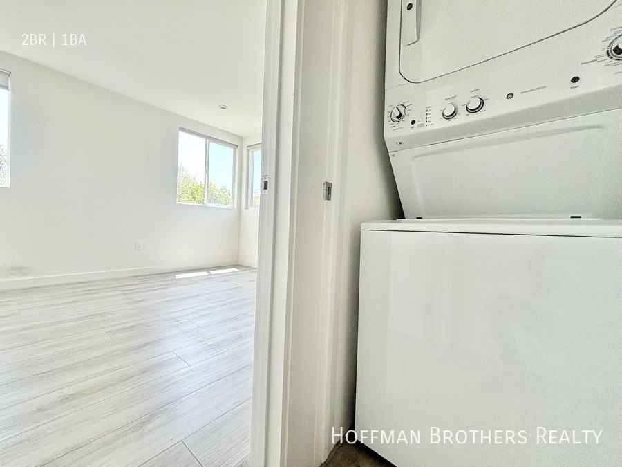 727 Silver Lake Blvd #A - Photo 3 of 9