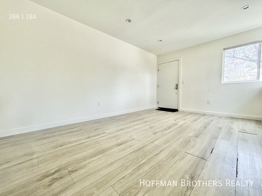 727 Silver Lake Blvd #A - Photo 4 of 9