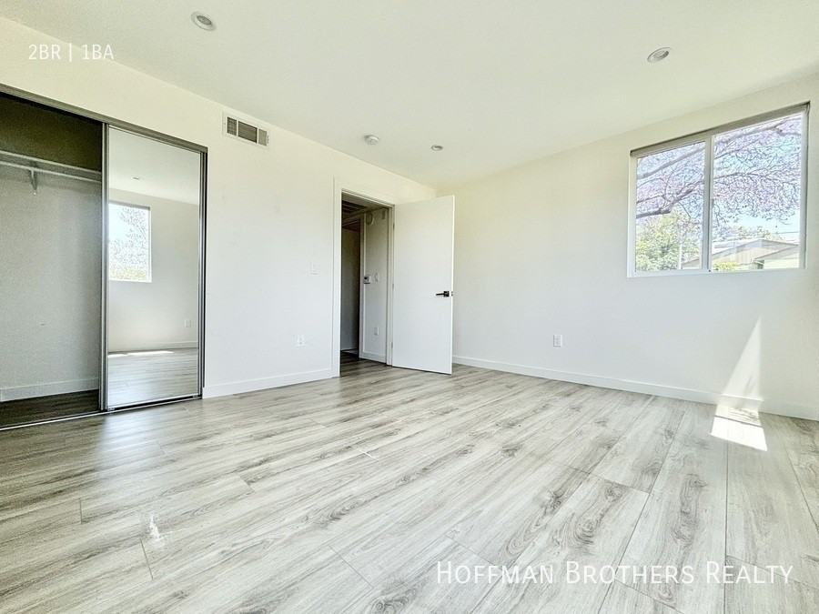 727 Silver Lake Blvd #A - Photo 6 of 9