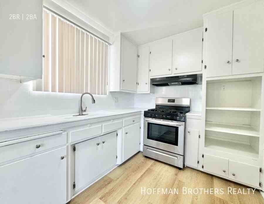 1540 N Laurel Ave #4 - Photo 2 of 8