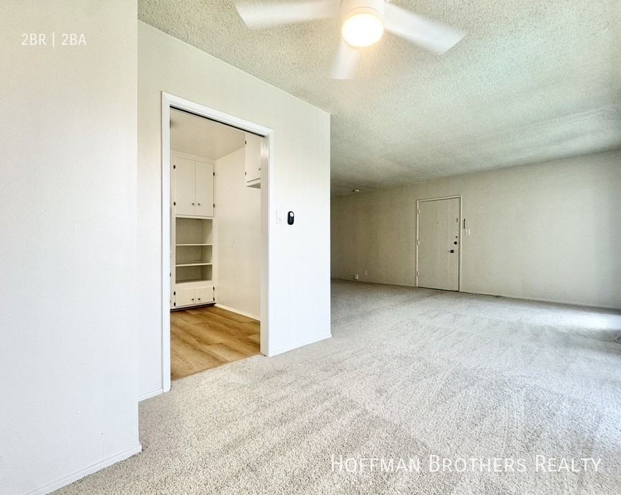 1540 N Laurel Ave #4 - Photo 3 of 8