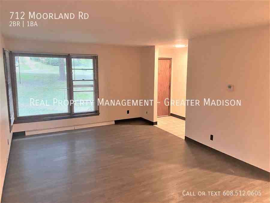 712 Moorland Rd - Photo 2 of 10