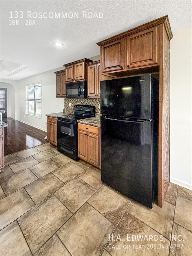 133 Roscommon Rd - Photo 3 of 15