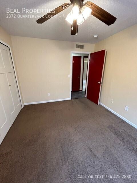 2372 Quarterback Ct #4 - Photo 3 of 12