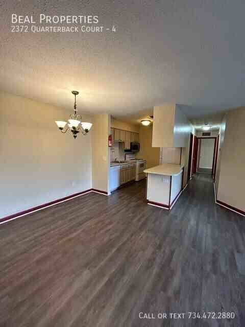 2372 Quarterback Ct #4 - Photo 4 of 12