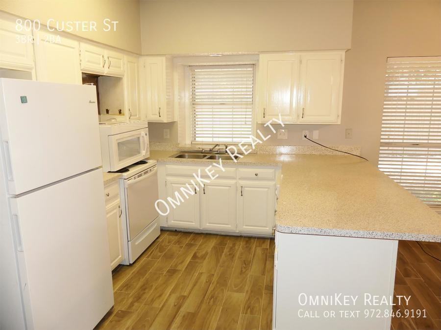 800 Custer St - Photo 2 of 16