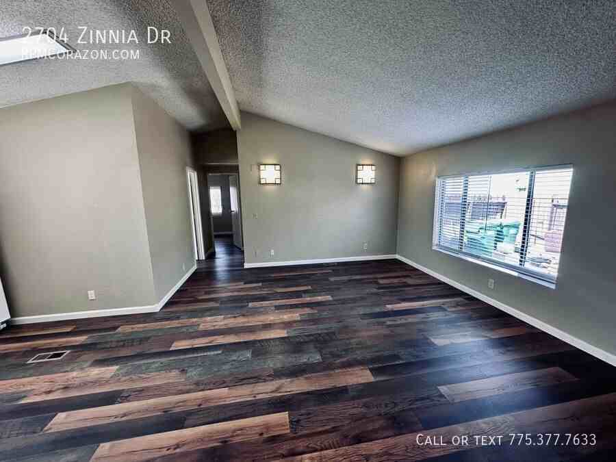 2704 Zinnia Dr - Photo 3 of 19