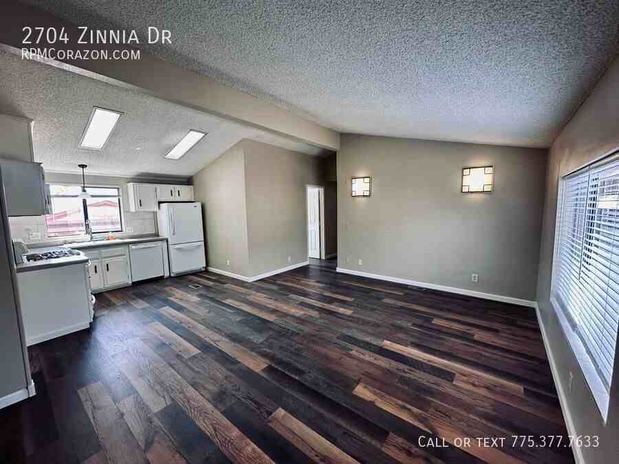 2704 Zinnia Dr - Photo 4 of 19