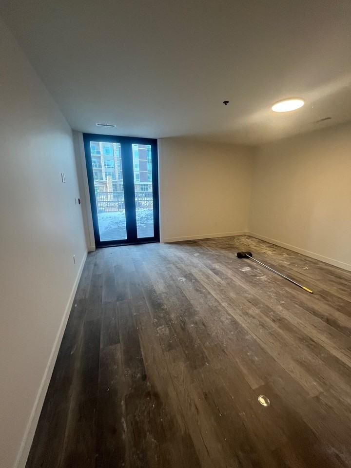 238 2-238 Wellington Crescent #2 - Photo 3 of 11