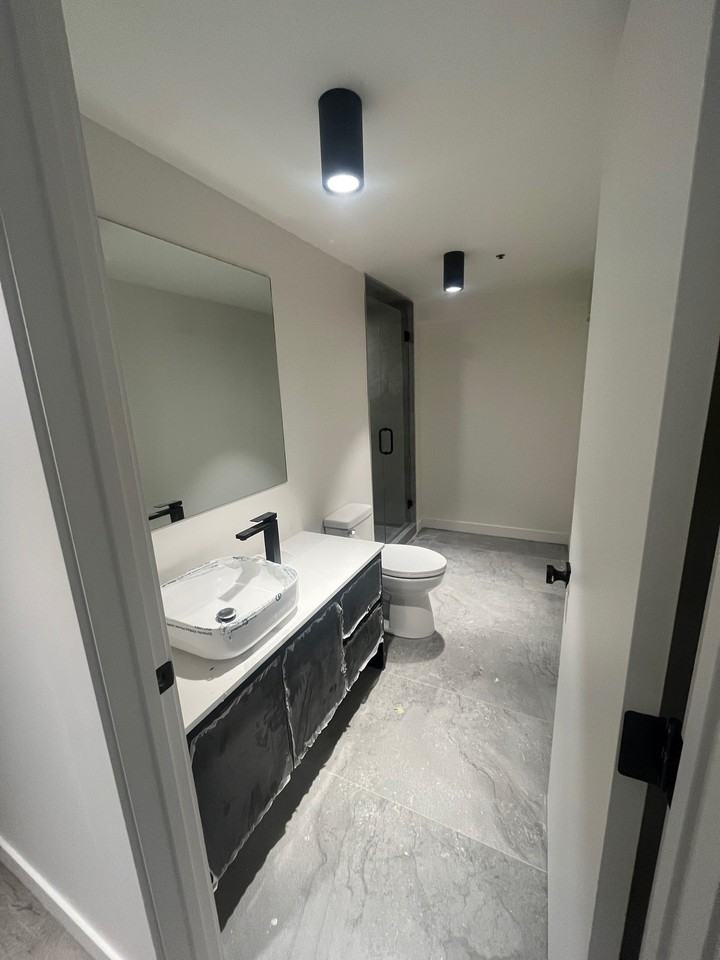 238 2-238 Wellington Crescent #2 - Photo 5 of 11