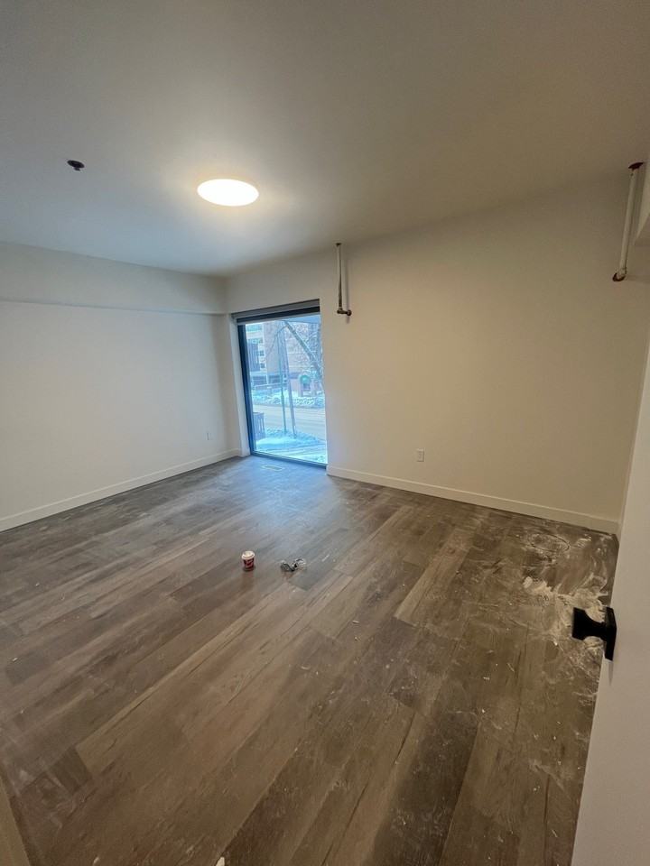 238 2-238 Wellington Crescent #2 - Photo 7 of 11