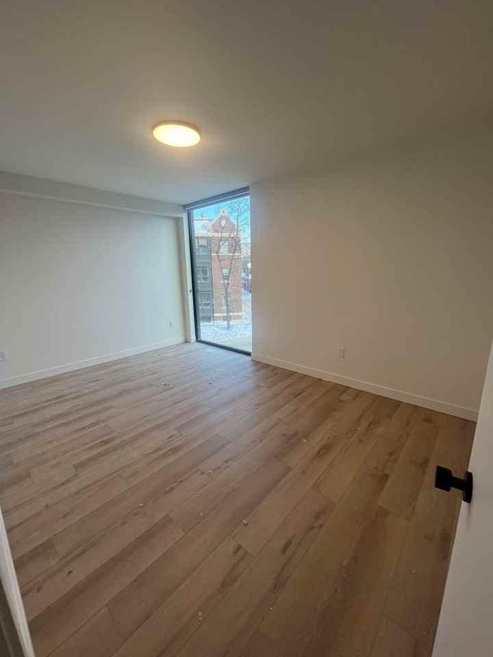 238 3-238 Wellington Crescent #3 - Photo 3 of 9