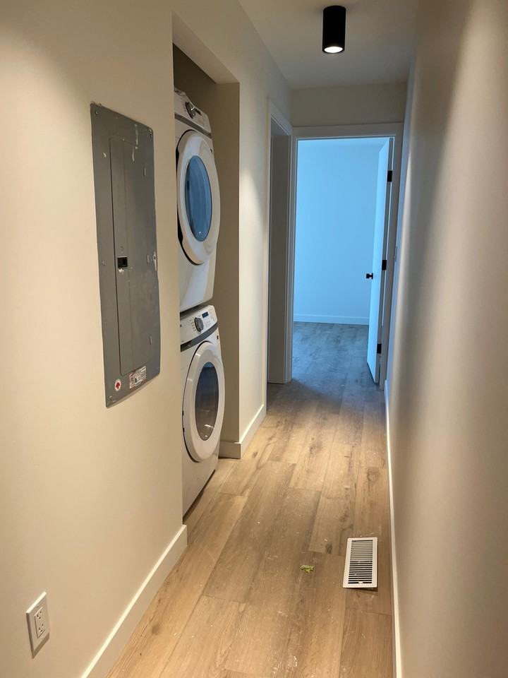 238 3-238 Wellington Crescent #3 - Photo 4 of 9