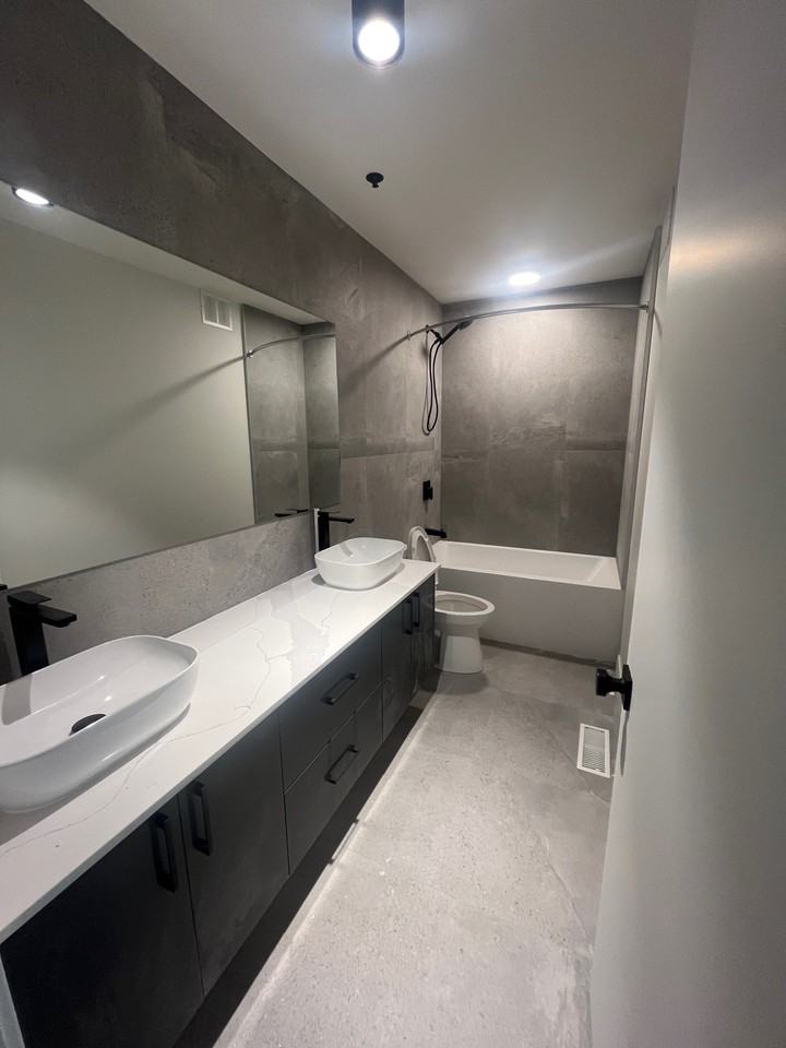 238 4-238 Wellington Crescent #4 - Photo 3 of 12