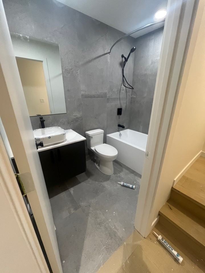 238 5-238 Wellington Crescent #5 - Photo 5 of 15