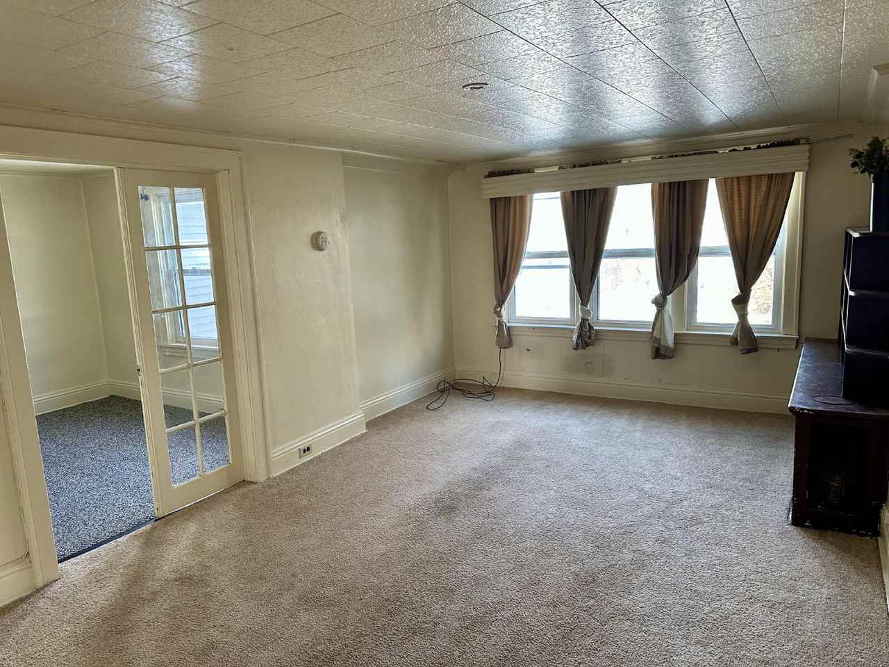 218 2nd St N - Photo 4 of 12