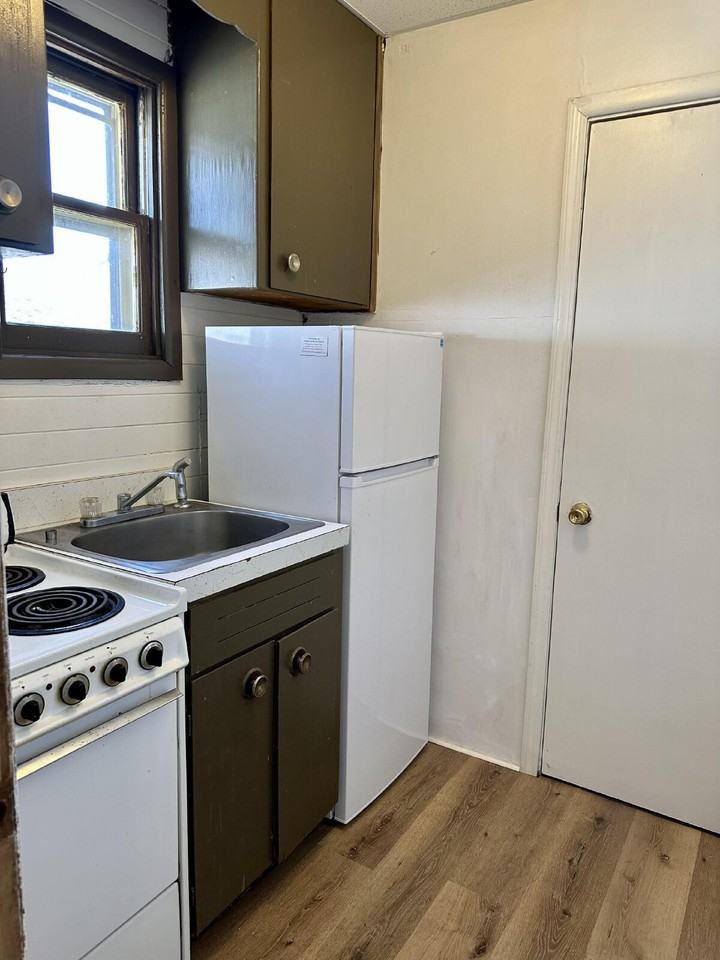218 2nd St N - Photo 4 of 5