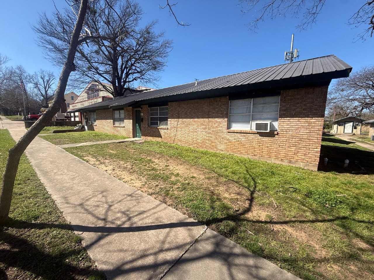 603 S Mekusukey Ave #603 - Photo 2 of 9