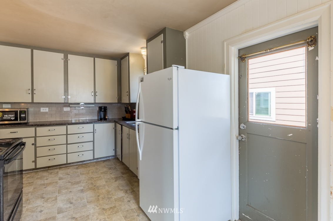 1629 James St - Photo 6 of 14