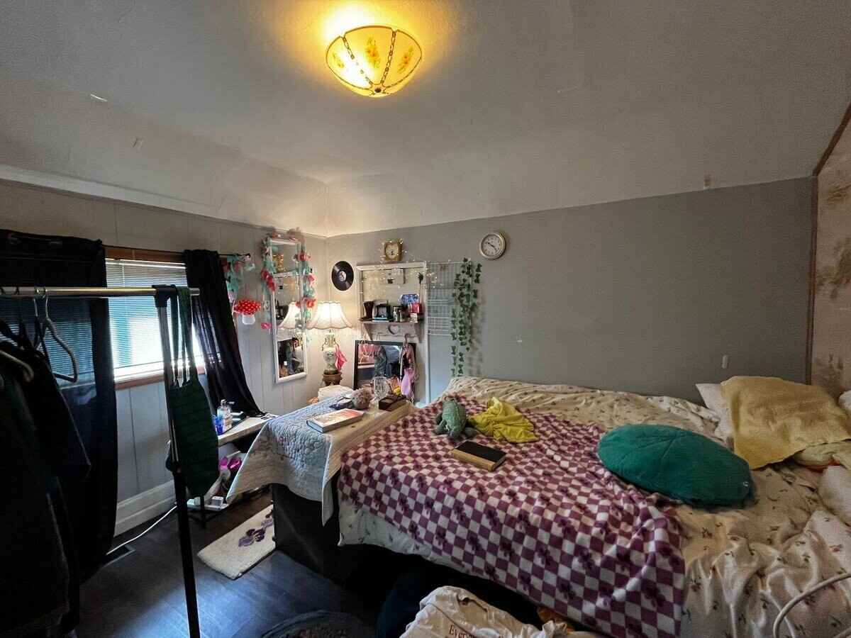 1249 Grant St - Photo 7 of 9