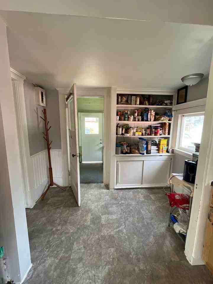 415 Lakeway Dr - Photo 3 of 8