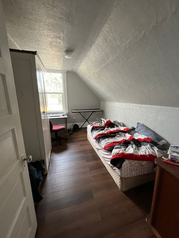 415 Lakeway Dr - Photo 5 of 8