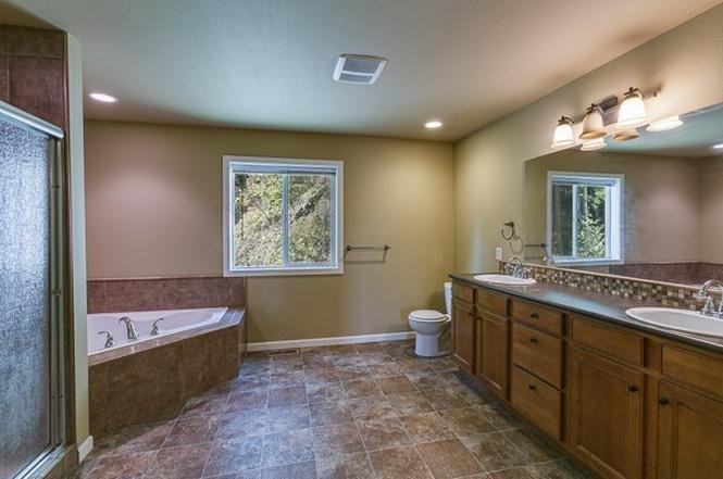 109 32nd St - Photo 6 of 8