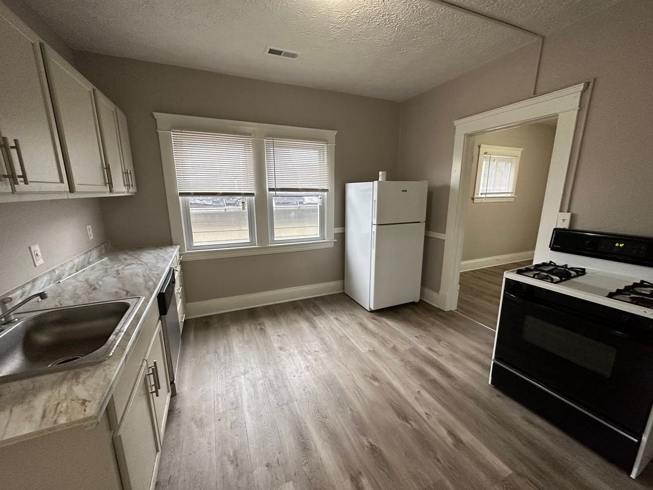 3026 Monroe Ave Uppr - Photo 3 of 14