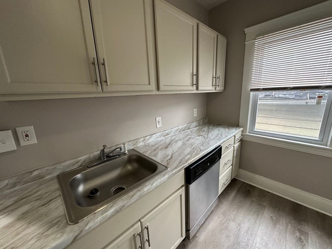 3026 Monroe Ave Uppr - Photo 6 of 14