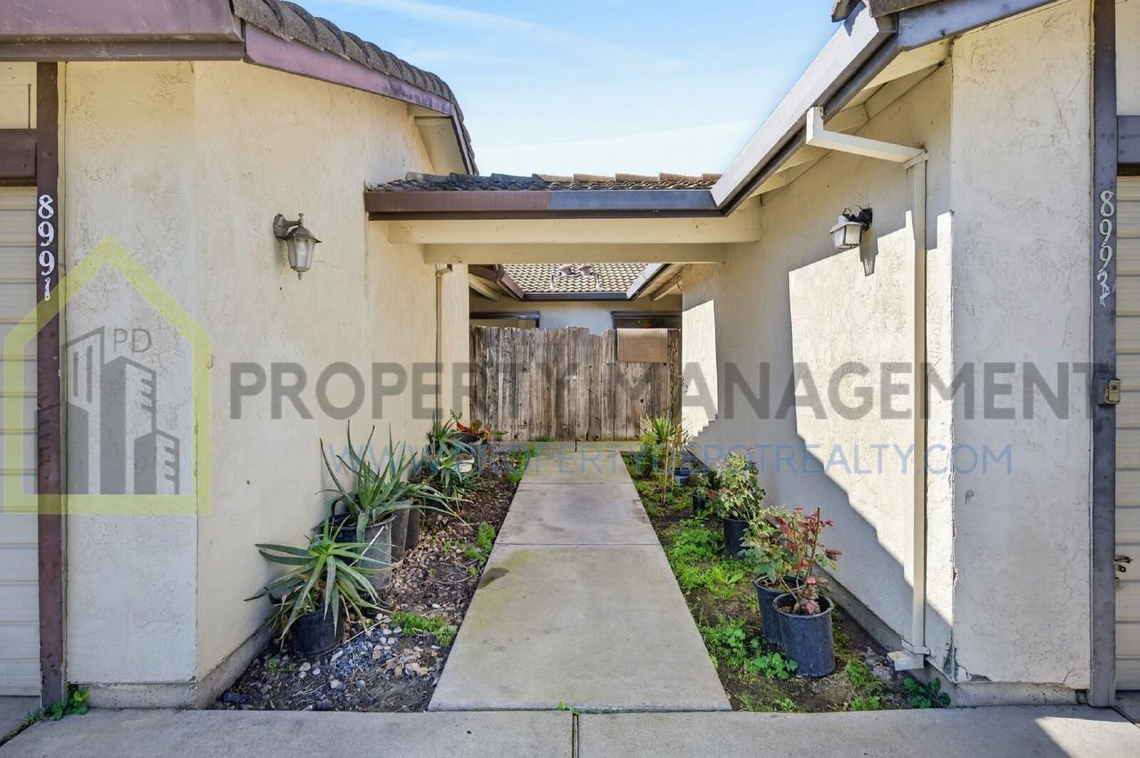 8991 Fox Creek Dr #122 - Photo 4 of 34