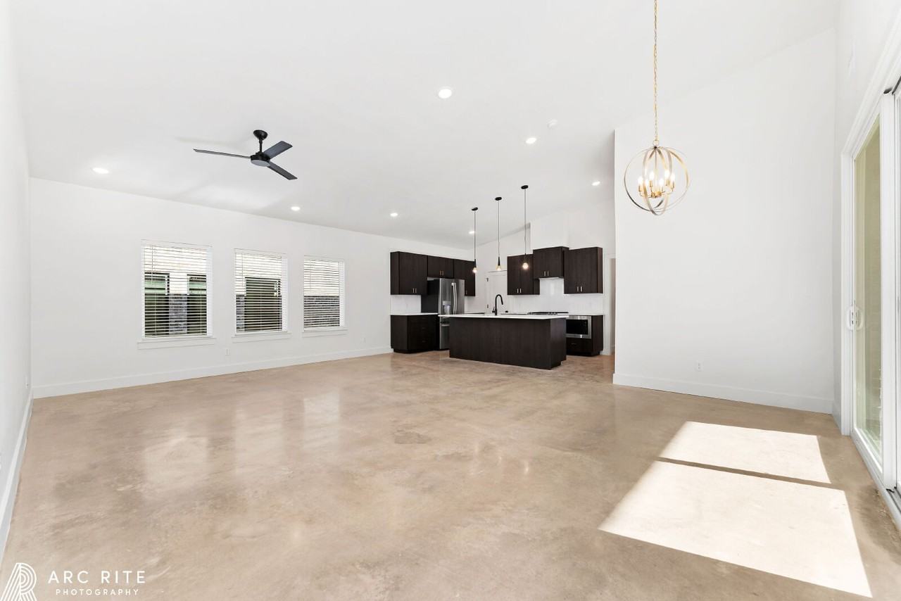 4521 22nd Pl - Photo 3 of 34