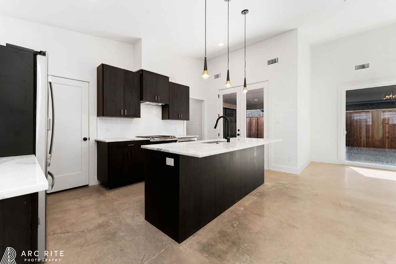 4521 22nd Pl - Photo 6 of 34