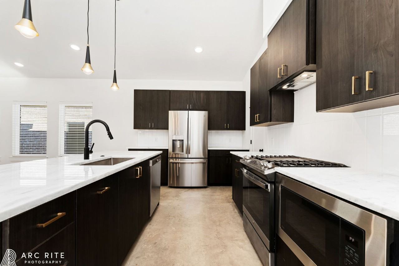 4521 22nd Pl - Photo 7 of 34