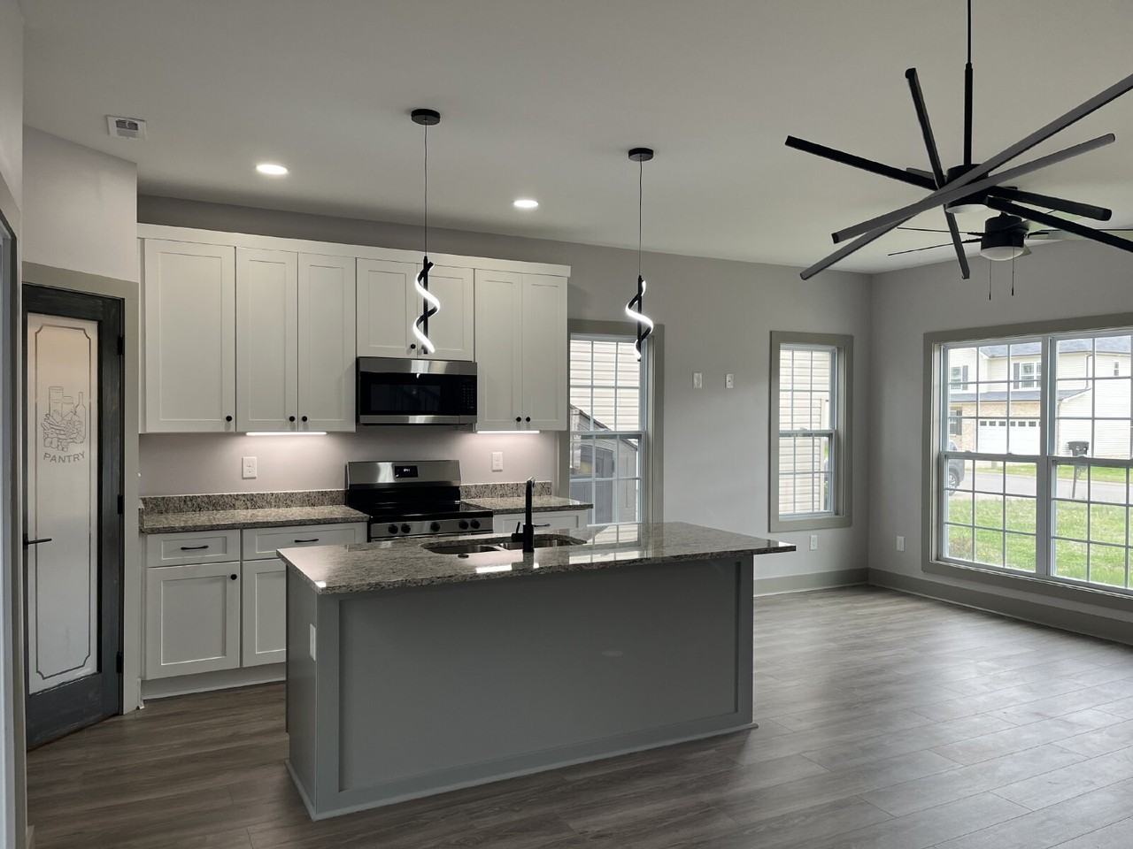 2922 Painted Pony Dr - Photo 3 of 37