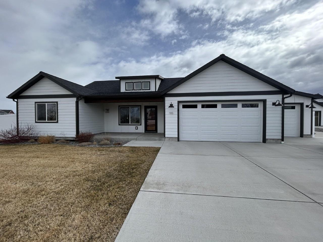 915 Stewart Loop - Photo 2 of 36