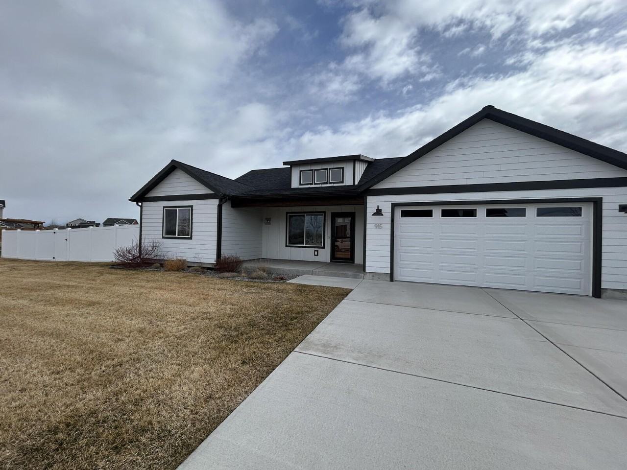 915 Stewart Loop - Photo 3 of 36