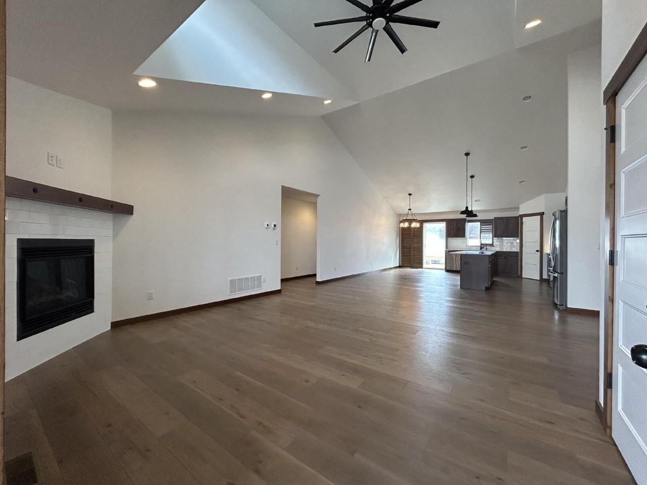 915 Stewart Loop - Photo 4 of 36