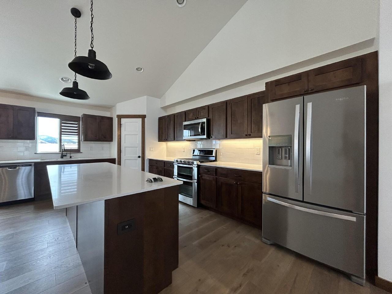 915 Stewart Loop - Photo 7 of 36