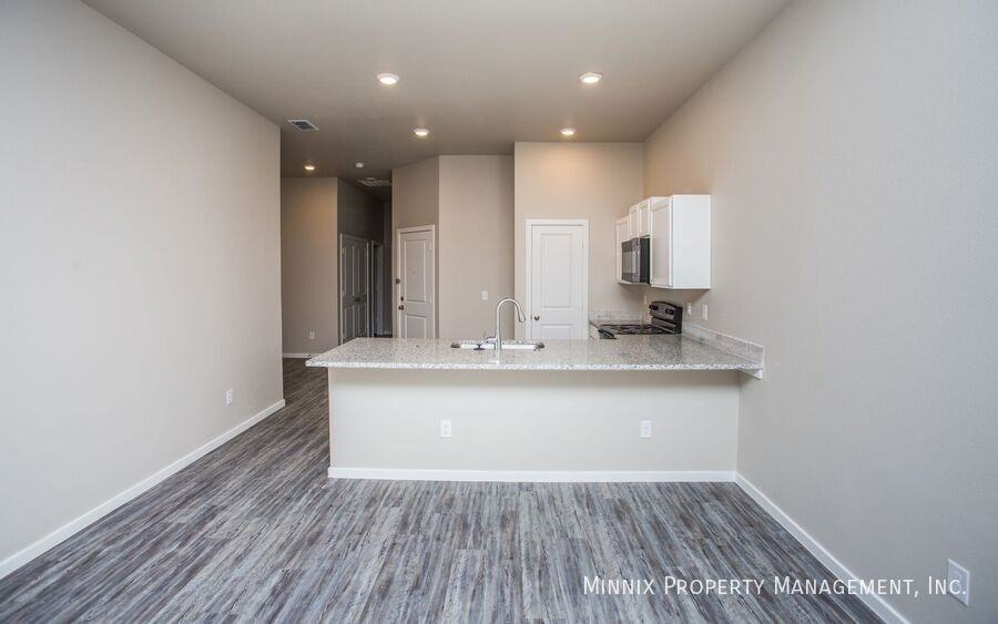 2110 N Avenue L #B - Photo 2 of 13