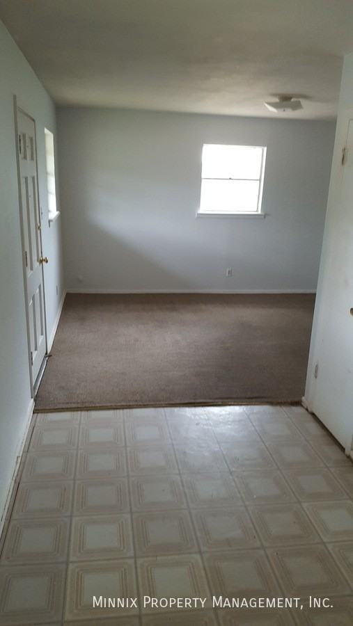 701 W 4th St - Photo 4 of 10