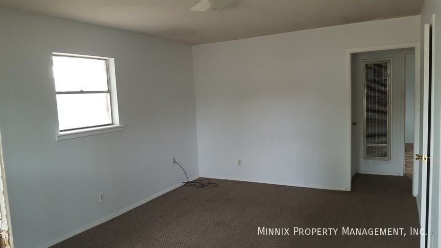 701 W 4th St - Photo 5 of 10