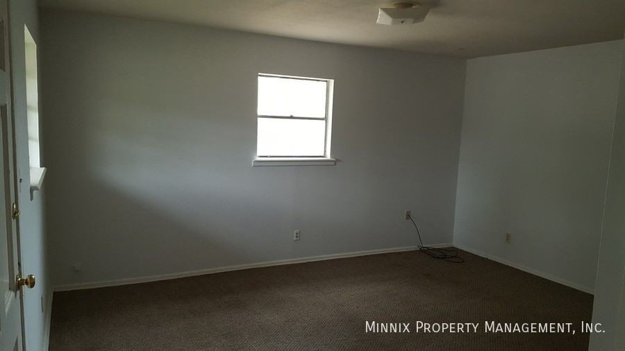 701 W 4th St - Photo 6 of 10