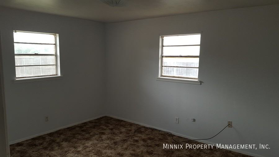 701 W 4th St - Photo 7 of 10