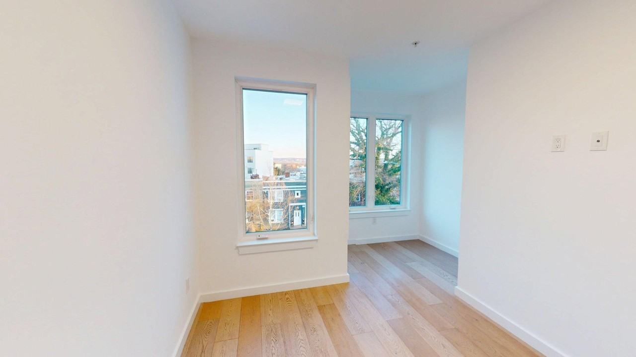 1806 I St Ne #10 - Photo 5 of 10