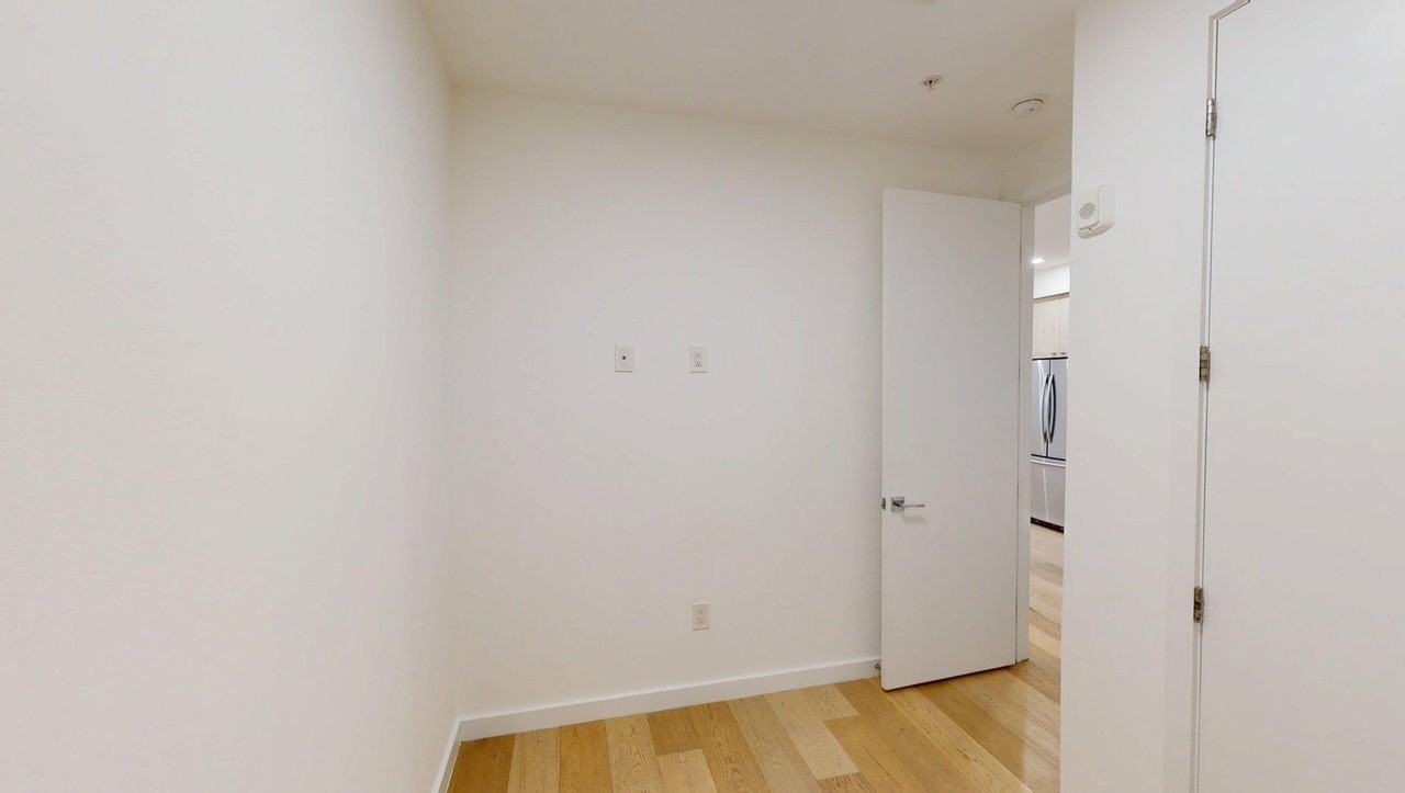 1806 I St Ne #10 - Photo 6 of 10