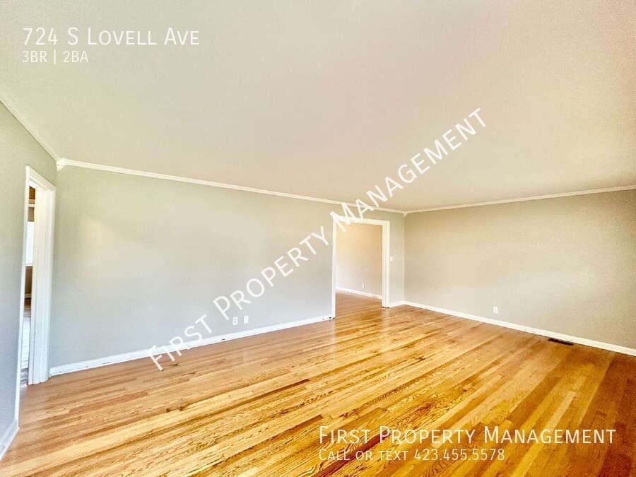 724 S Lovell Ave - Photo 3 of 17