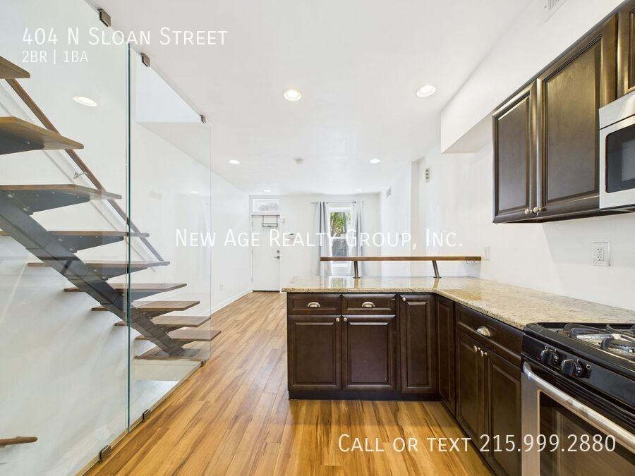 404 N Sloan St - Photo 4 of 13