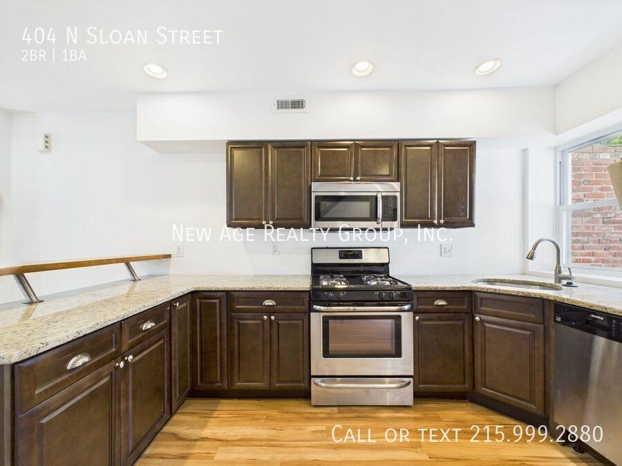 404 N Sloan St - Photo 5 of 13